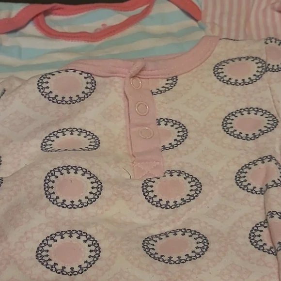 Large Lot of Girl Onesie's 3-6M - Picture 7 of 7